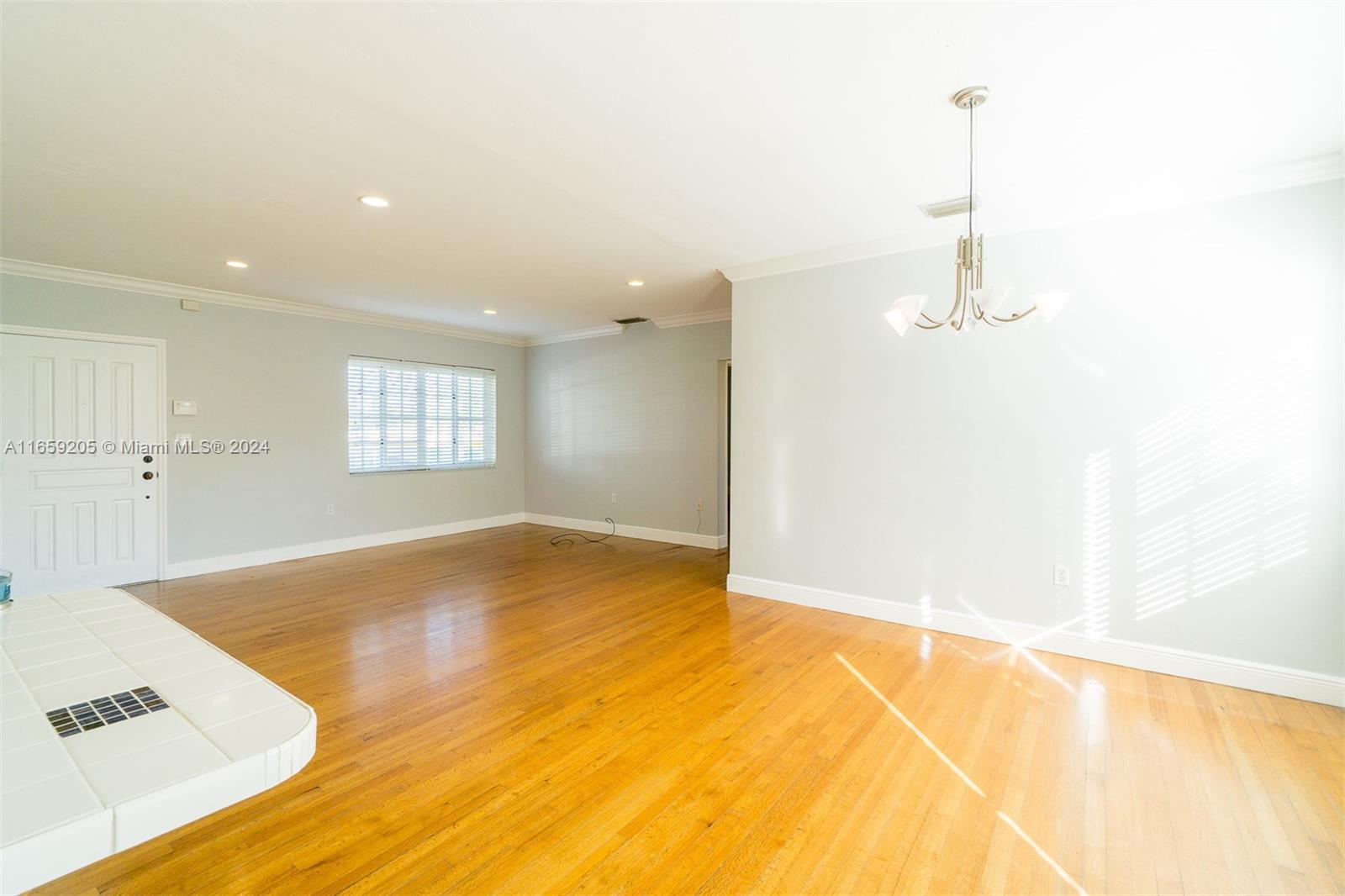 124 Malaga Ave