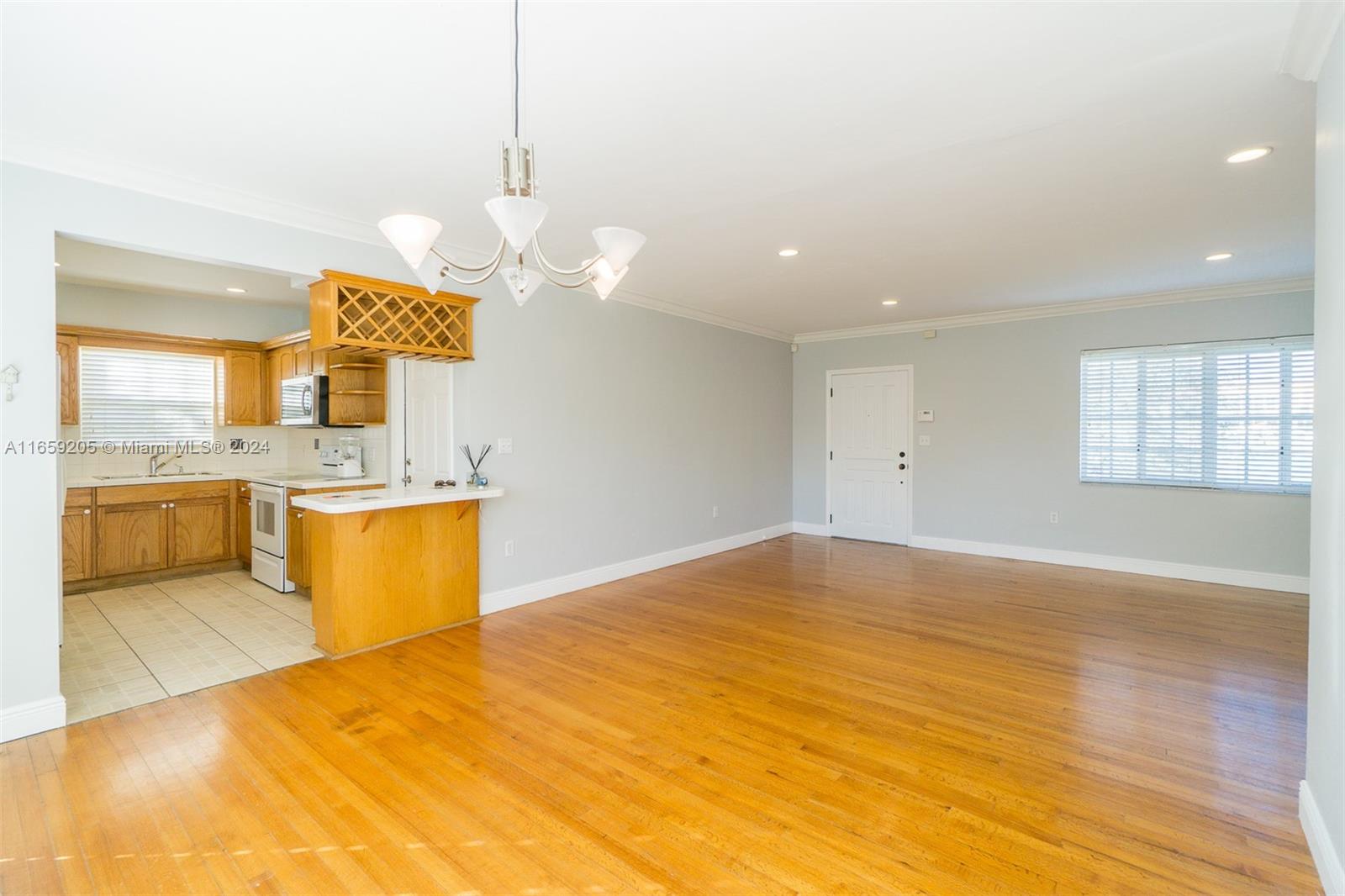 124 Malaga Ave