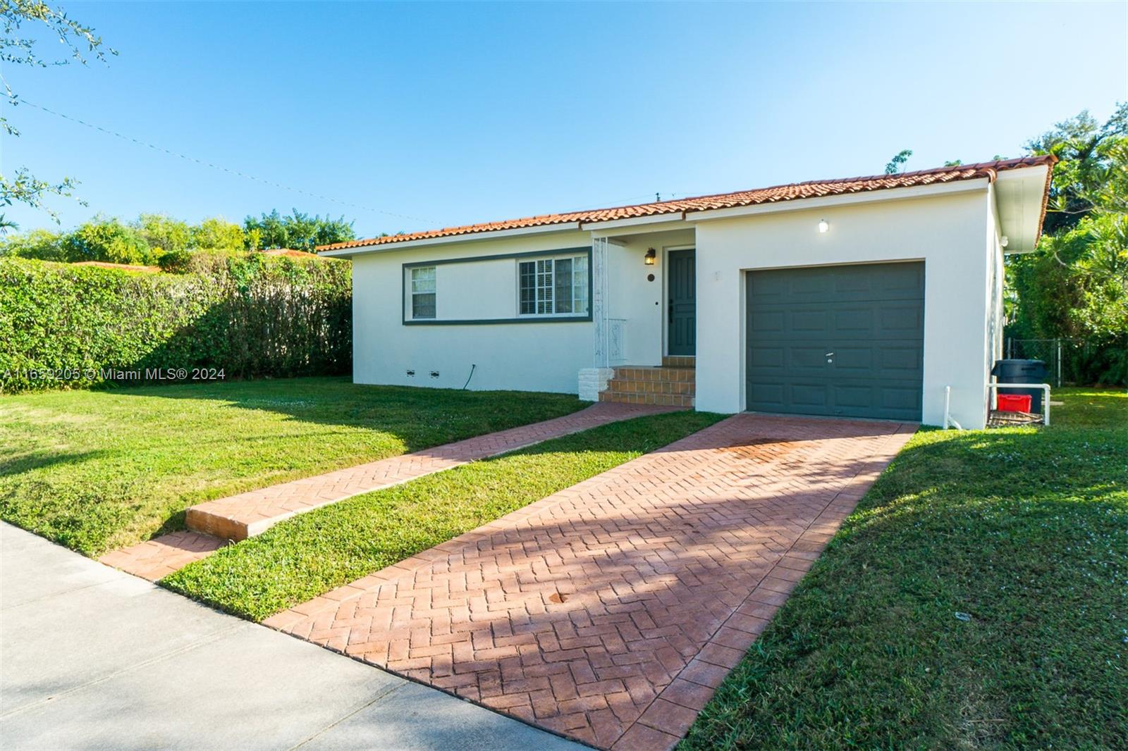 124 Malaga Ave