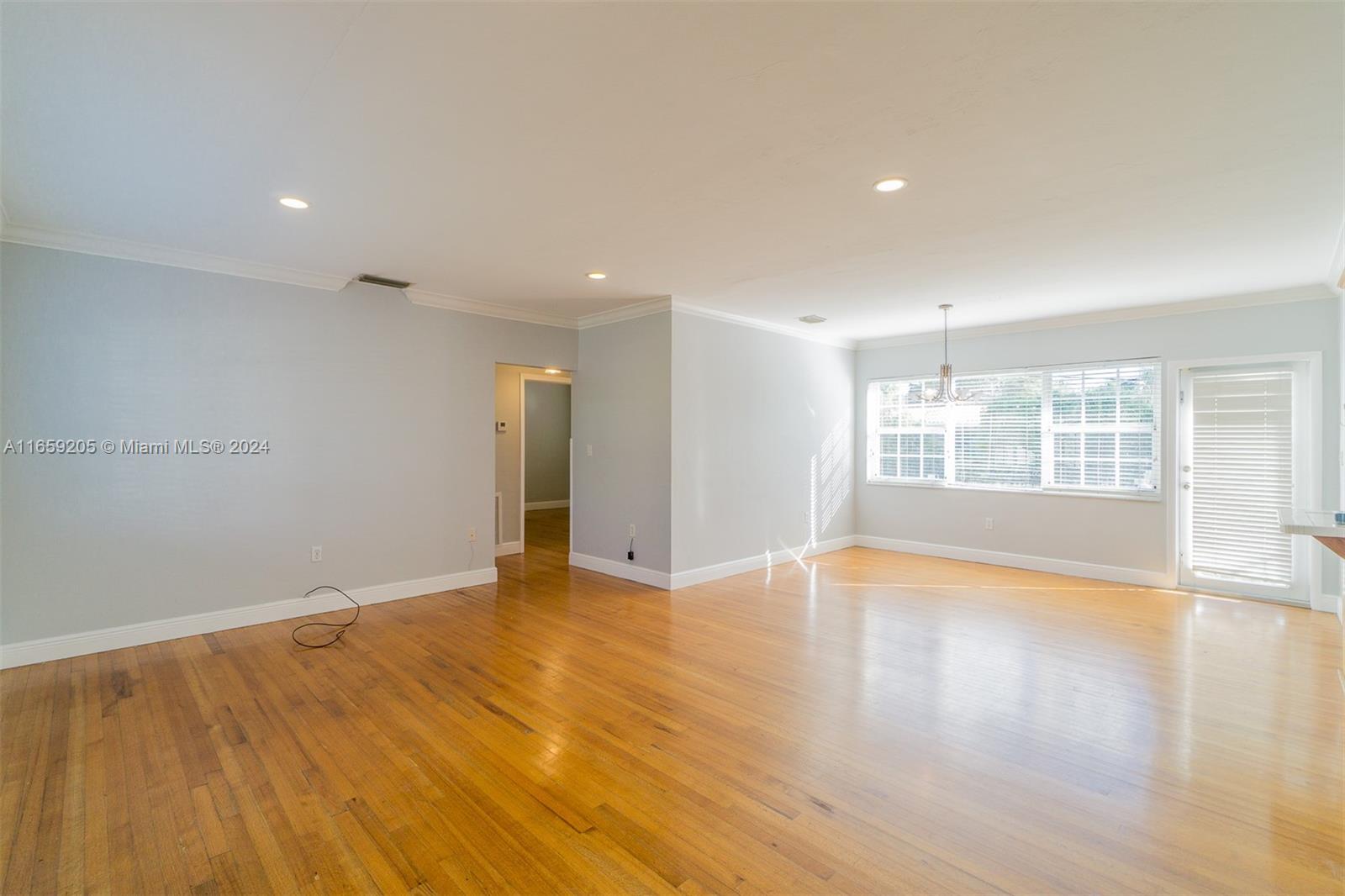 124 Malaga Ave