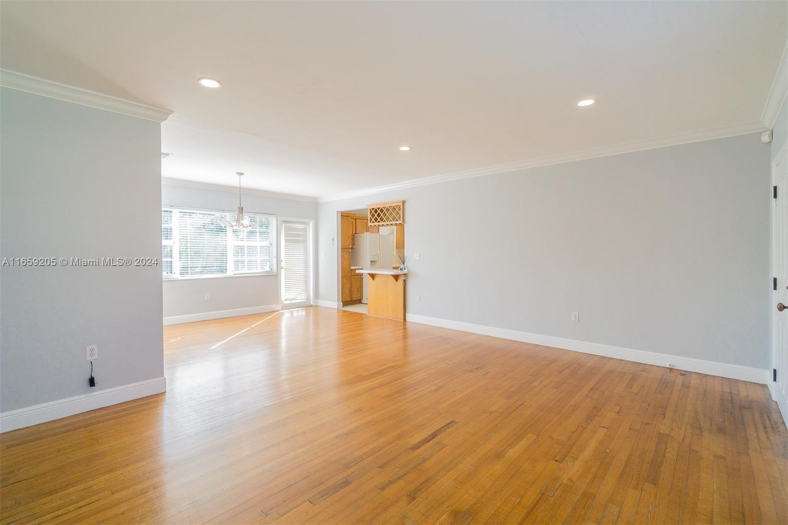 124 Malaga Ave