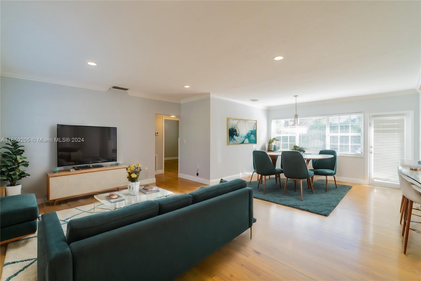124 Malaga Ave