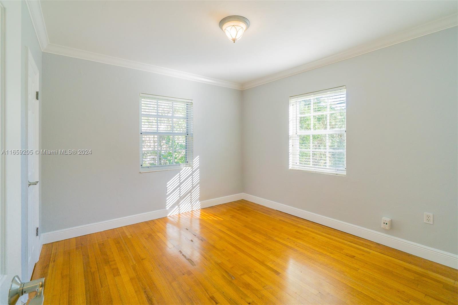 124 Malaga Ave