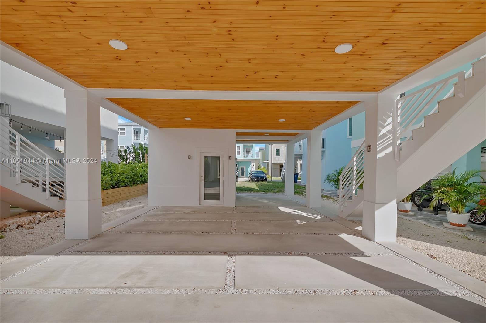 94825 Overseas Highway # 144