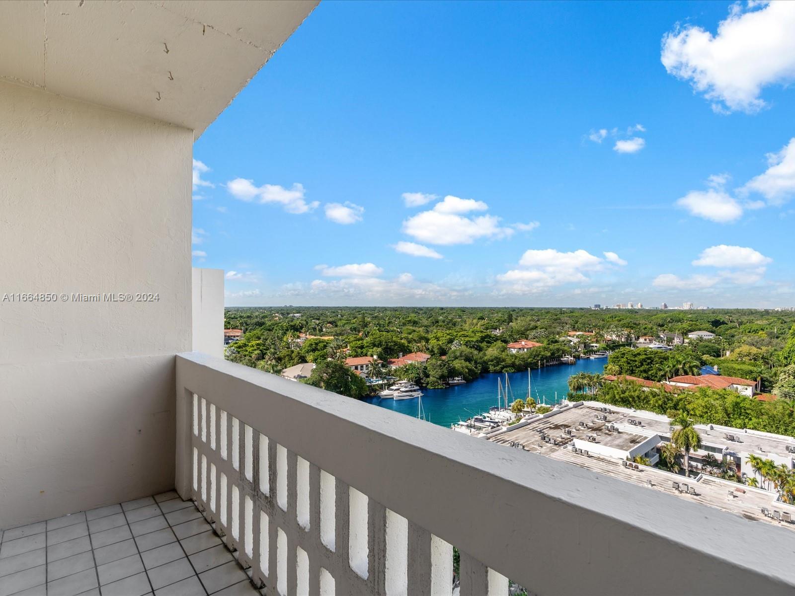 90 Edgewater Dr Unit: PH17