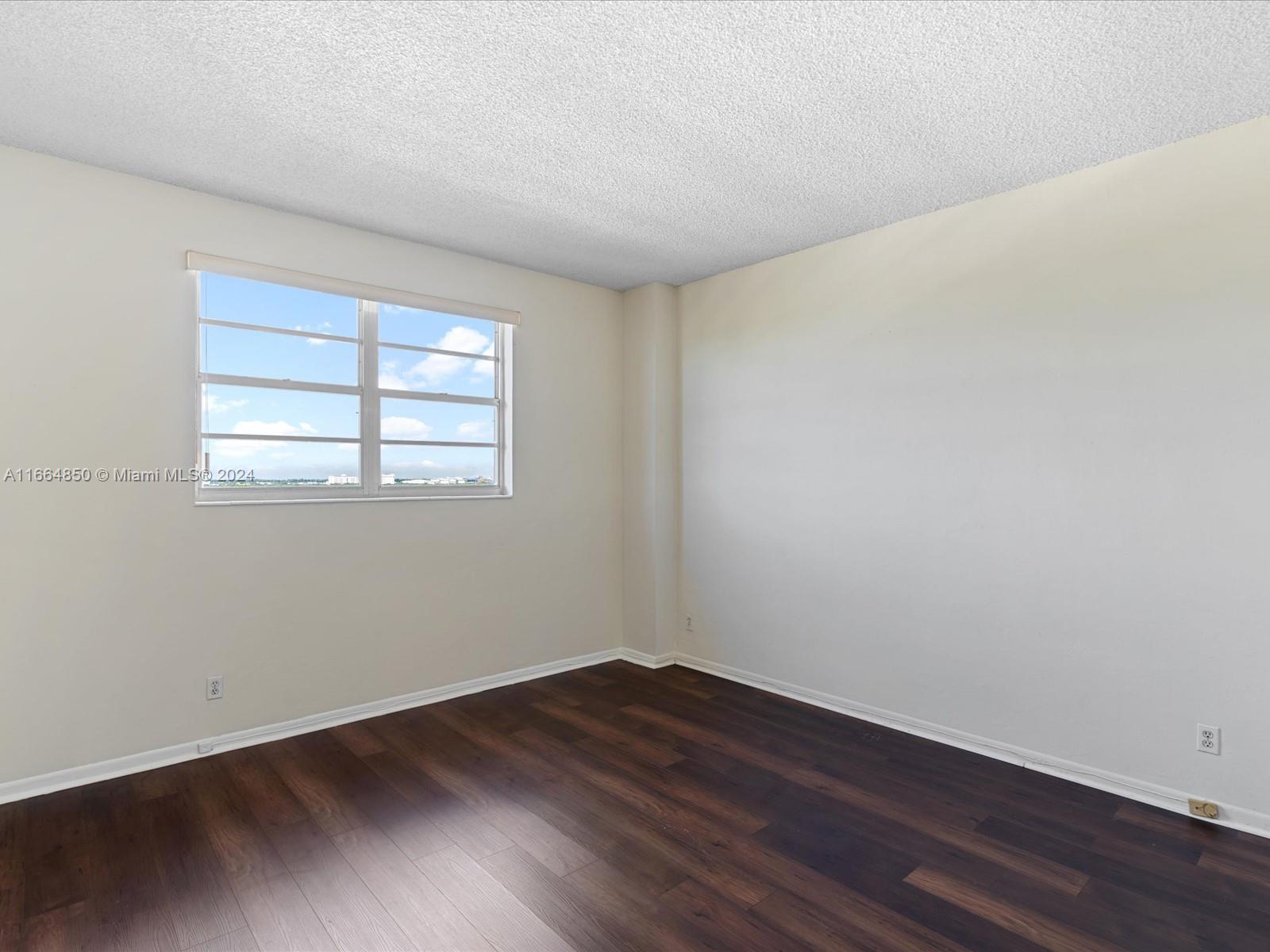 90 Edgewater Dr Unit: PH17
