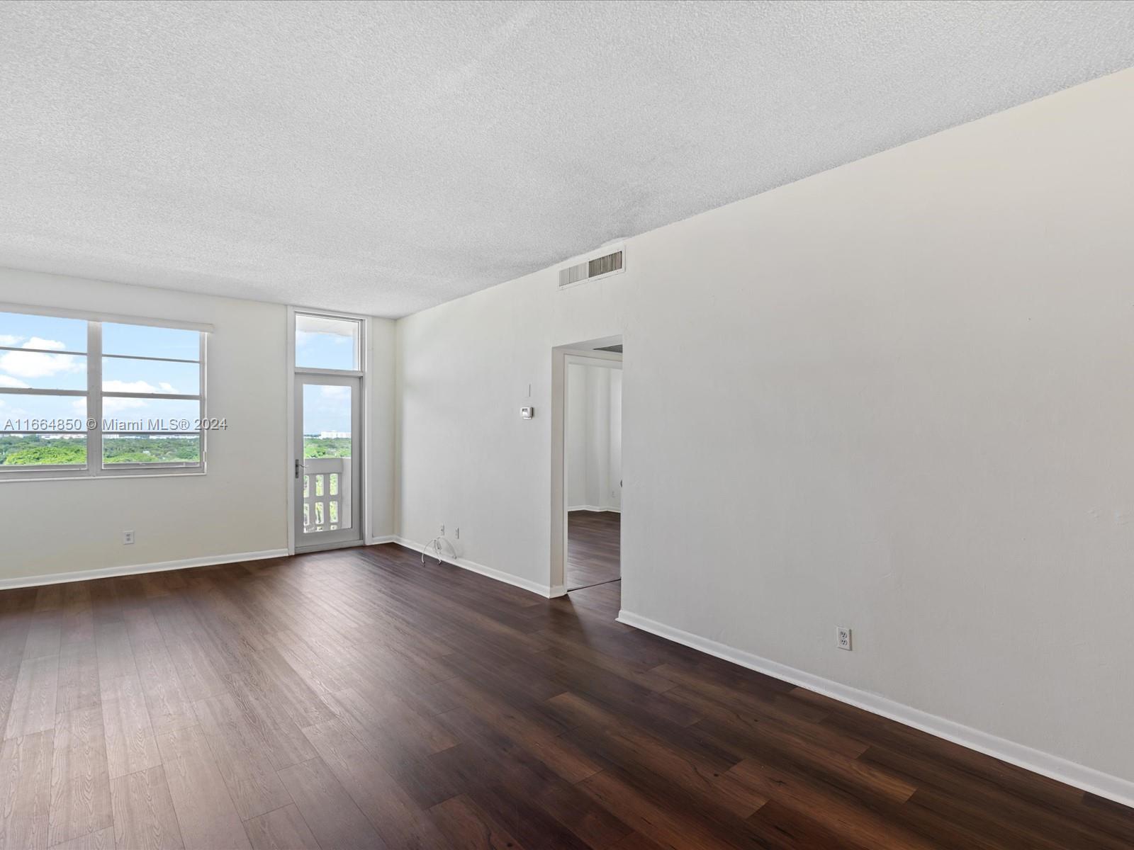 90 Edgewater Dr Unit: PH17