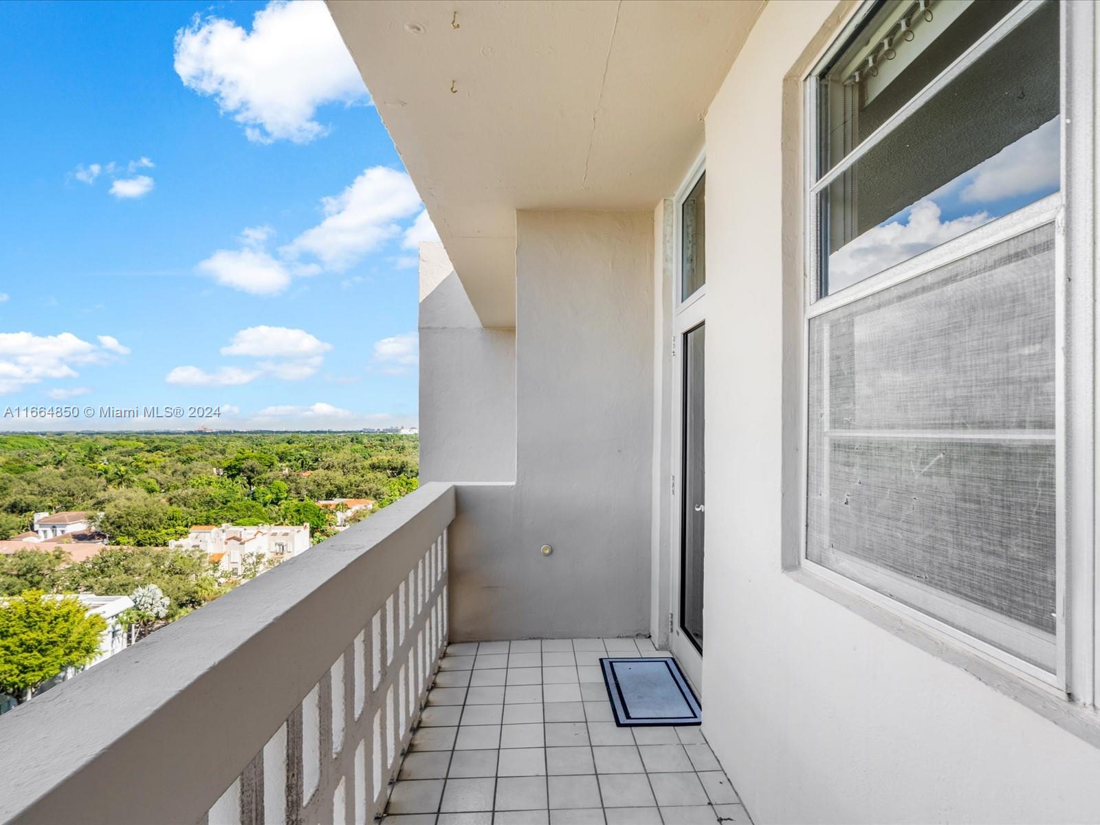 90 Edgewater Dr Unit: PH17