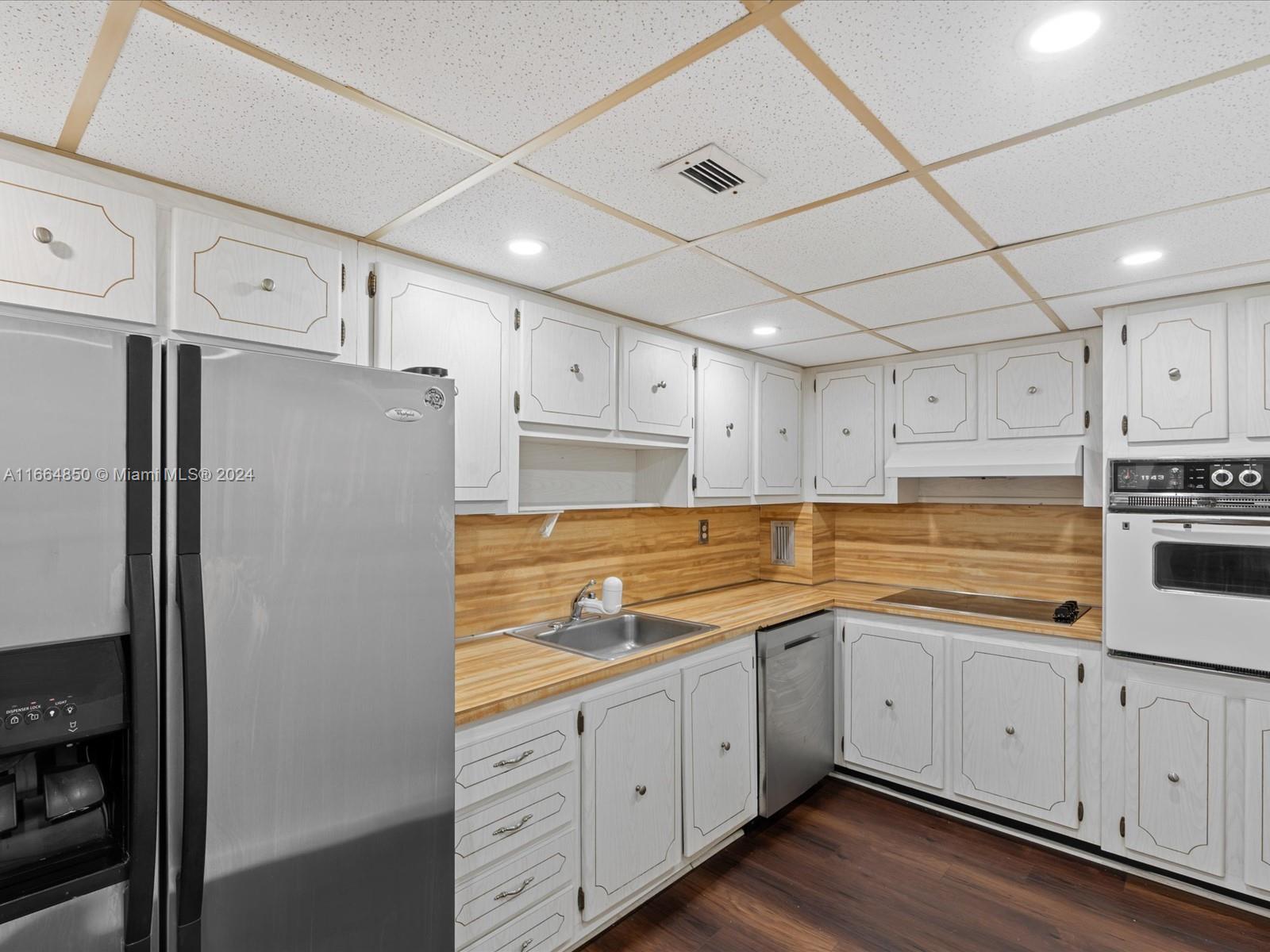 90 Edgewater Dr Unit: PH17