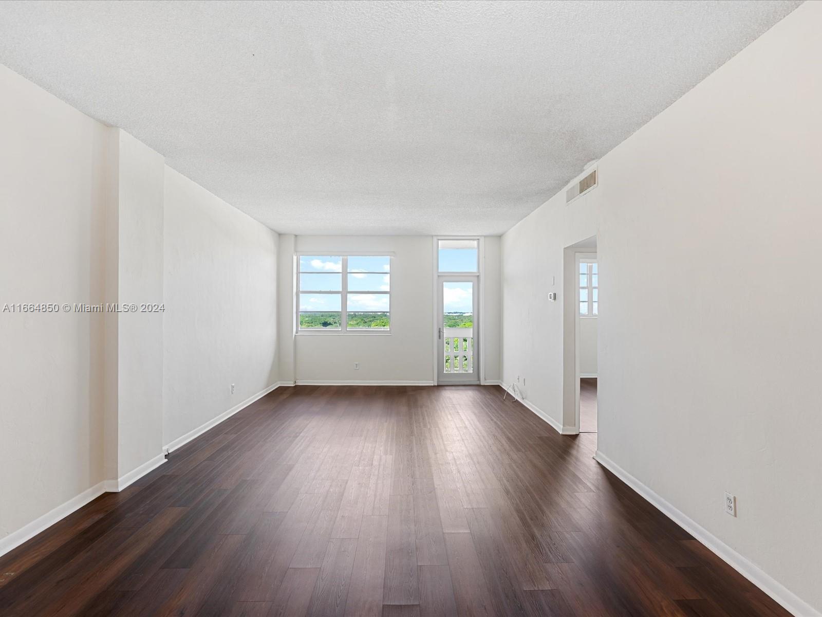 90 Edgewater Dr Unit: PH17
