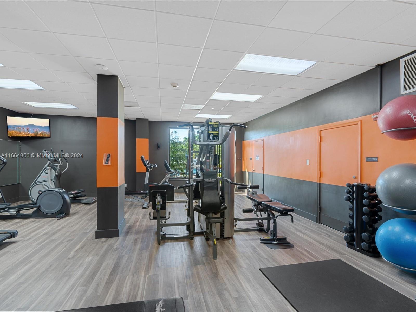 90 Edgewater Dr Unit: PH17