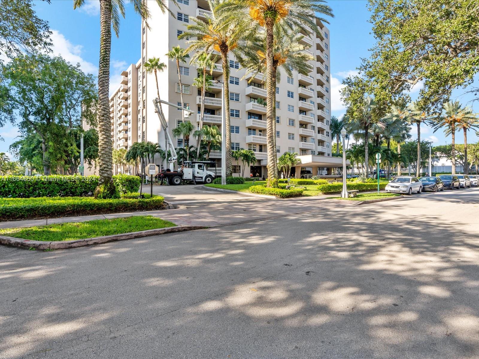 90 Edgewater Dr Unit: PH17