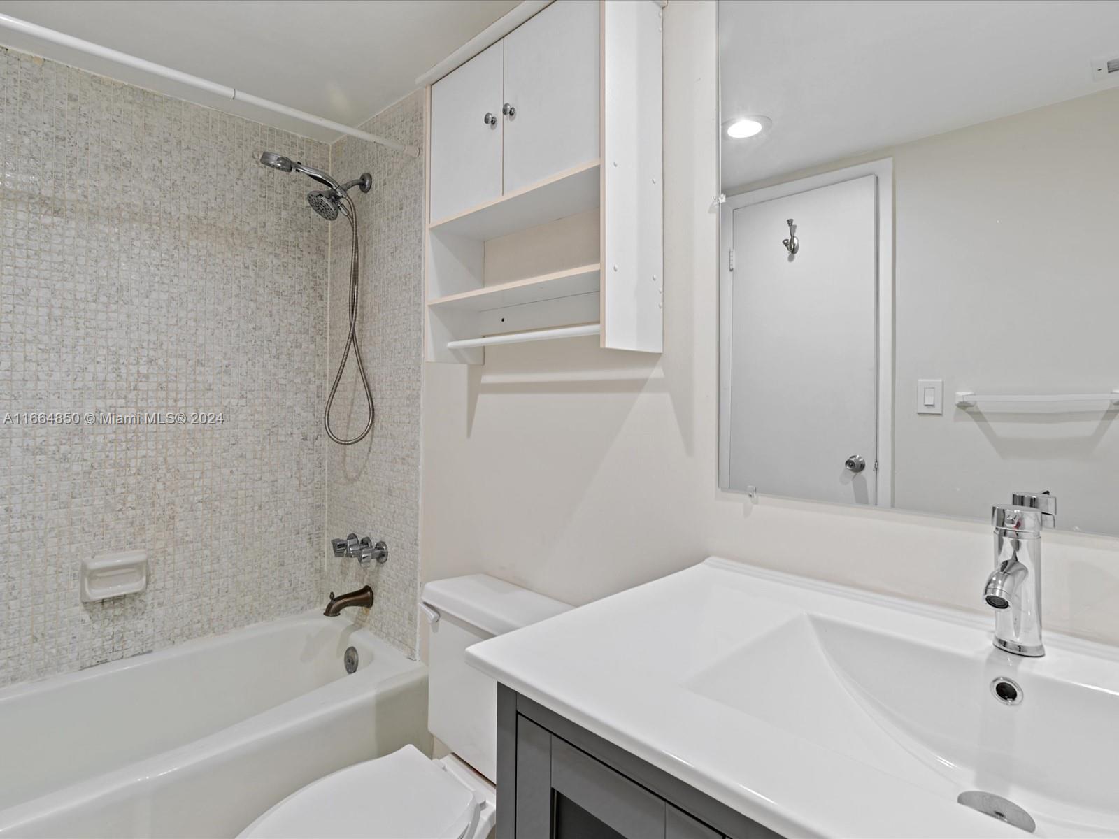 90 Edgewater Dr Unit: PH17