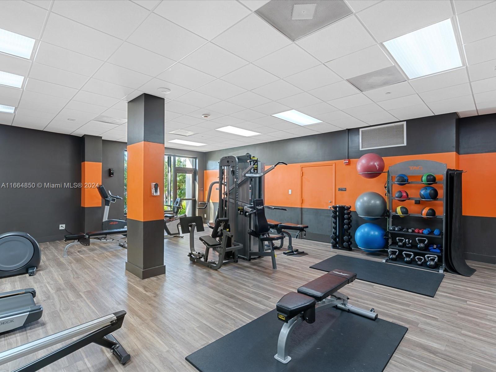 90 Edgewater Dr Unit: PH17