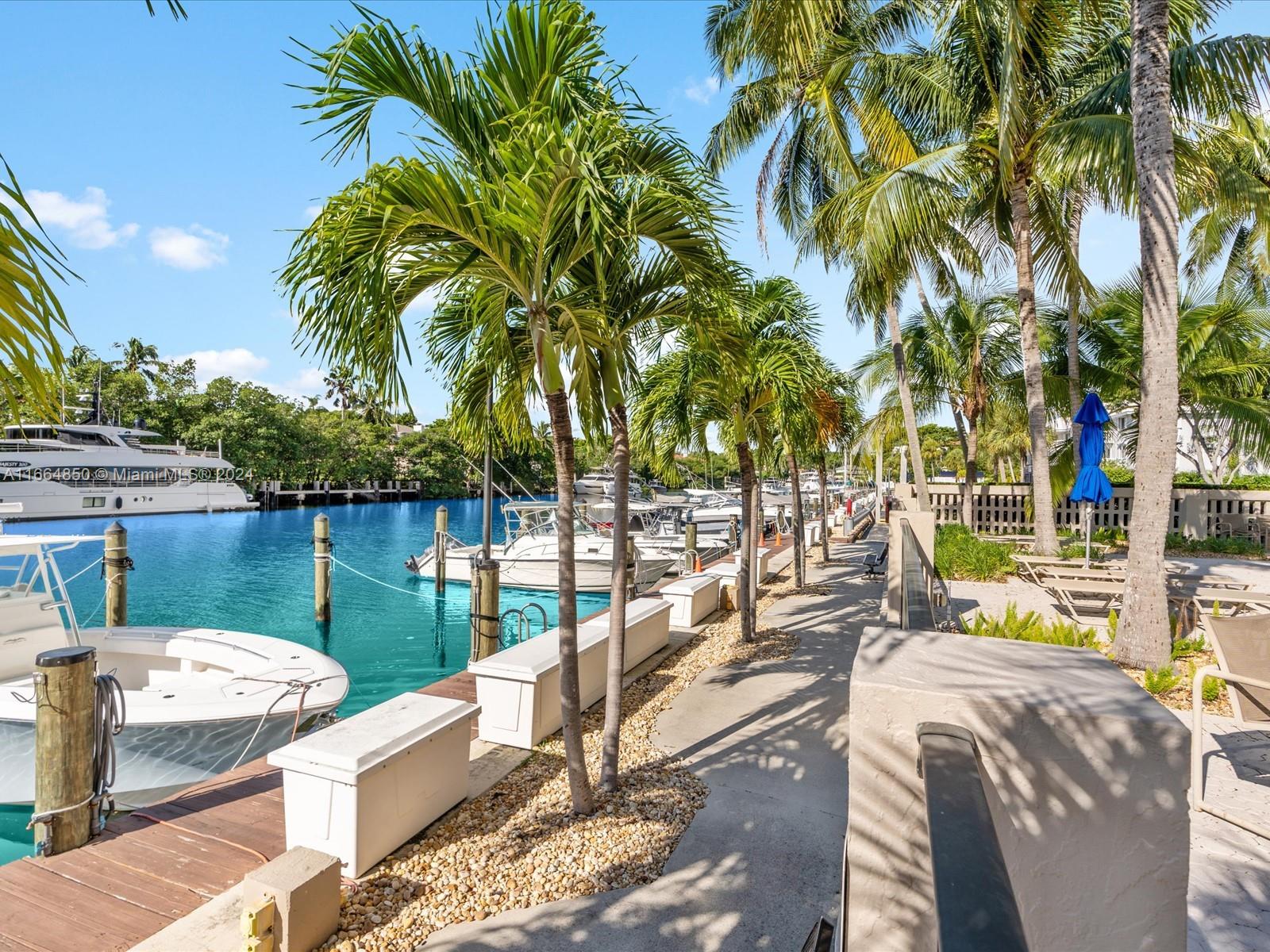 90 Edgewater Dr Unit: PH17