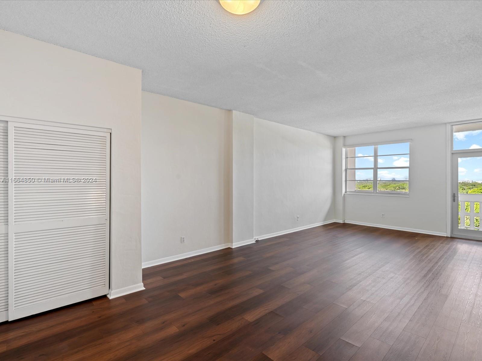 90 Edgewater Dr Unit: PH17