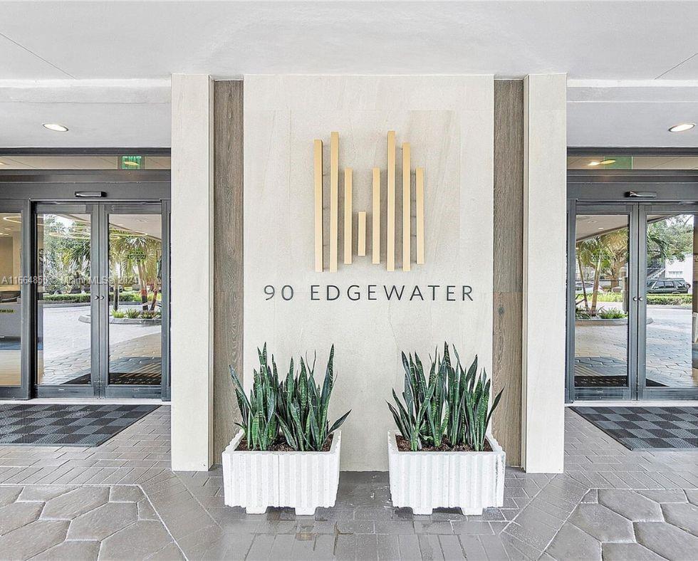 90 Edgewater Dr Unit: PH17