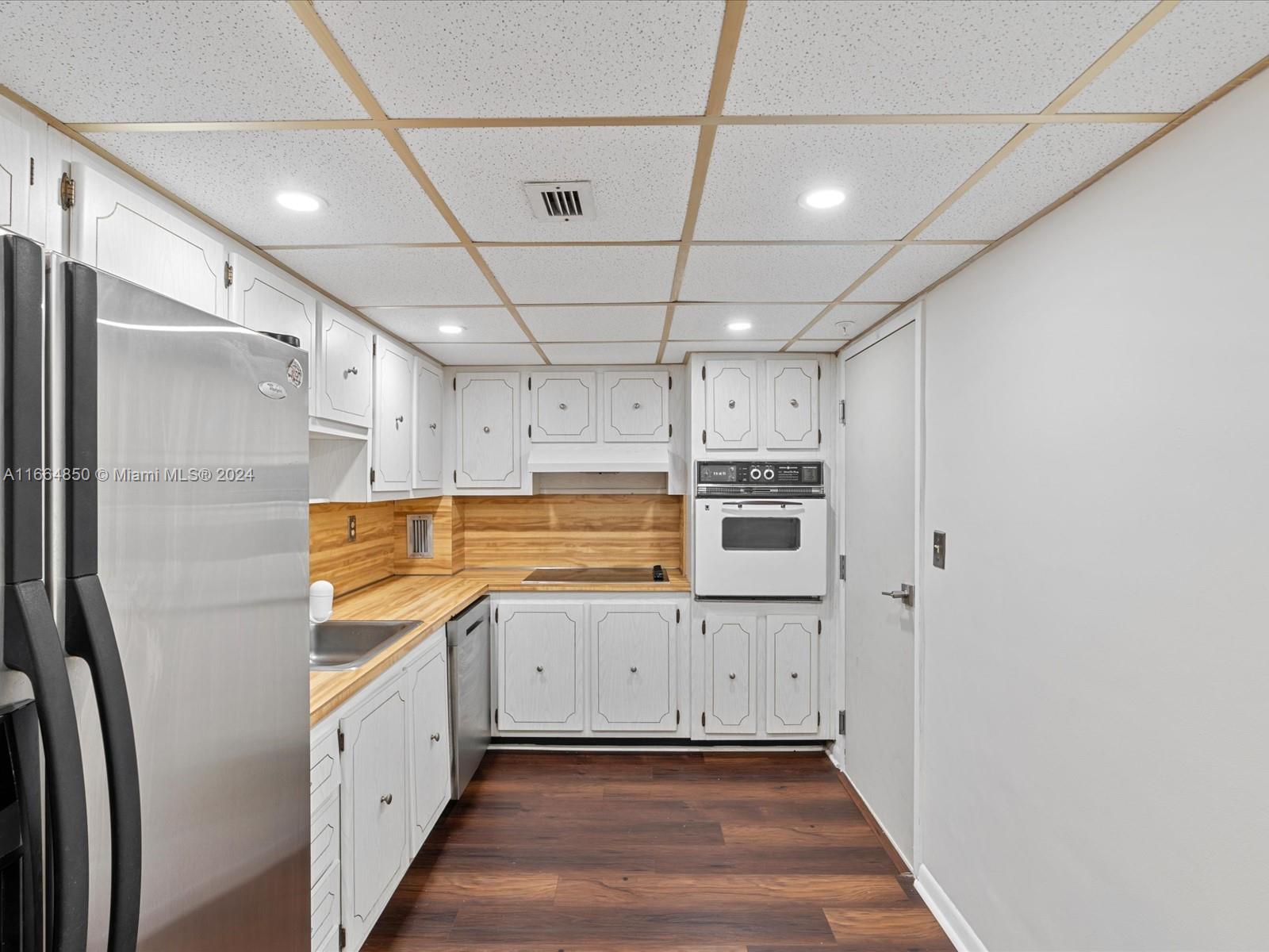 90 Edgewater Dr Unit: PH17