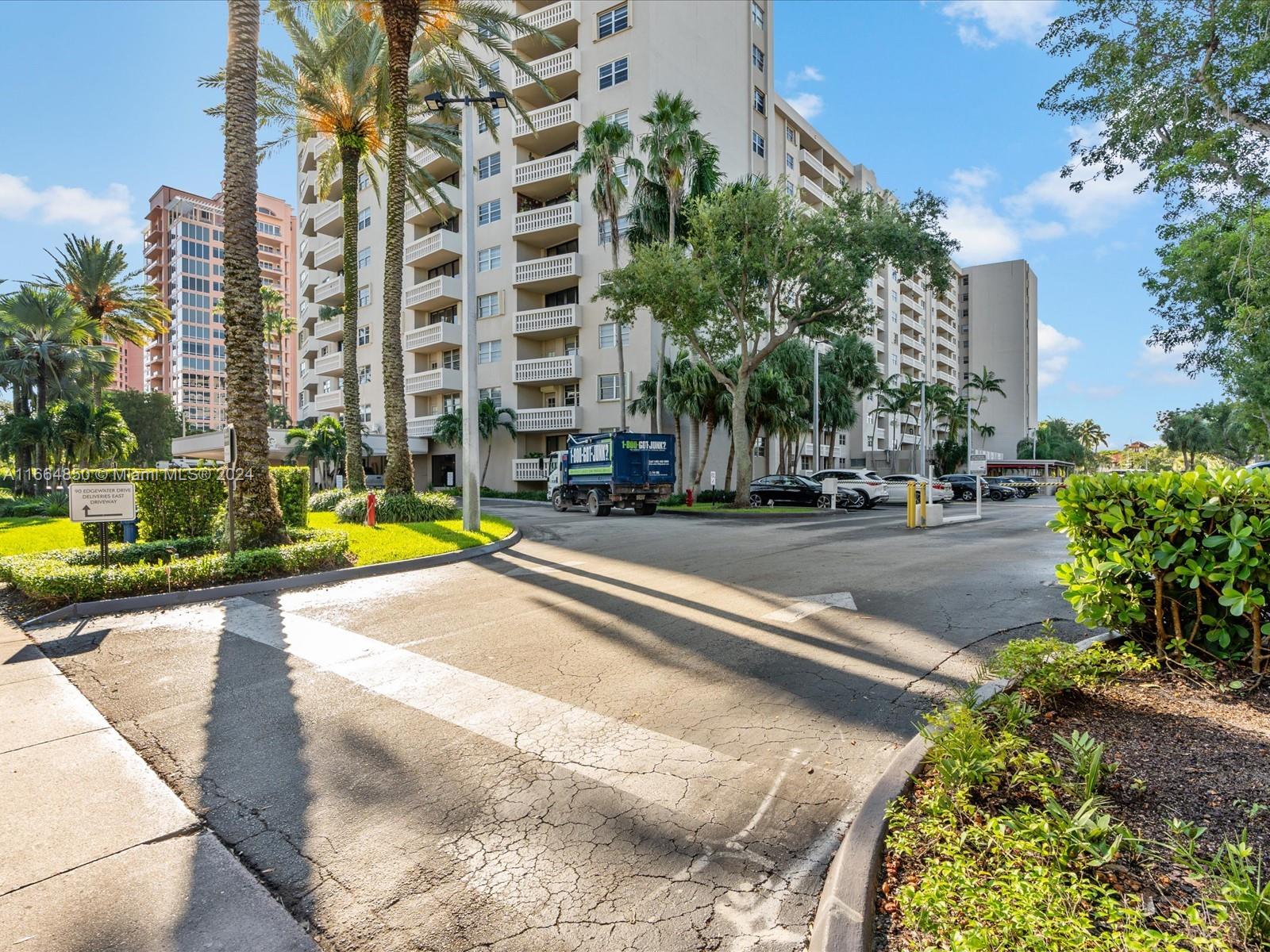 90 Edgewater Dr Unit: PH17