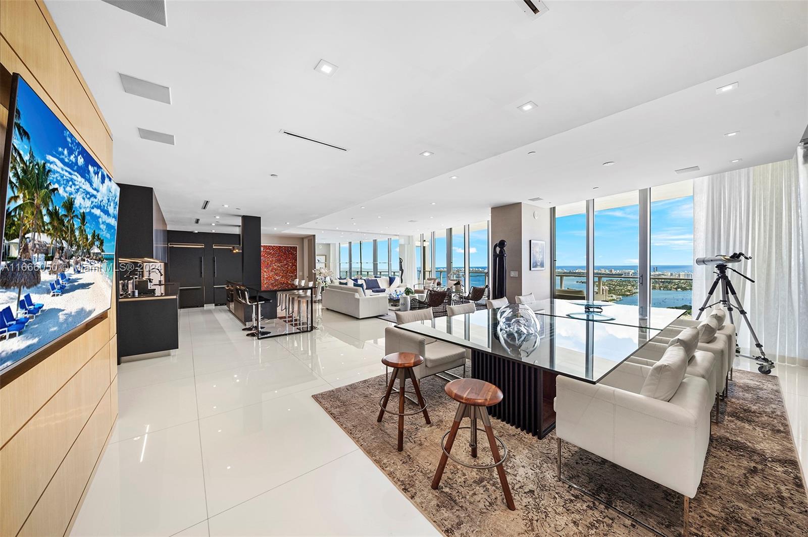 1100 Biscayne Blvd # 6004 Unit: 6003-6004