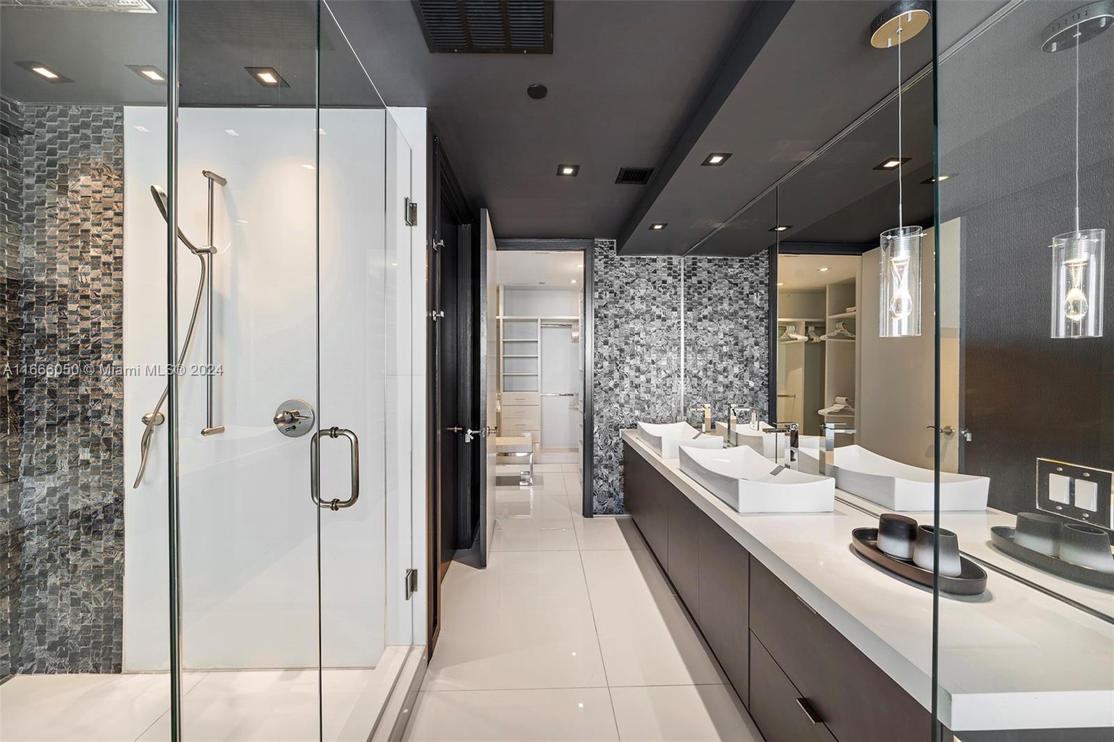 1100 Biscayne Blvd # 6004 Unit: 6003-6004