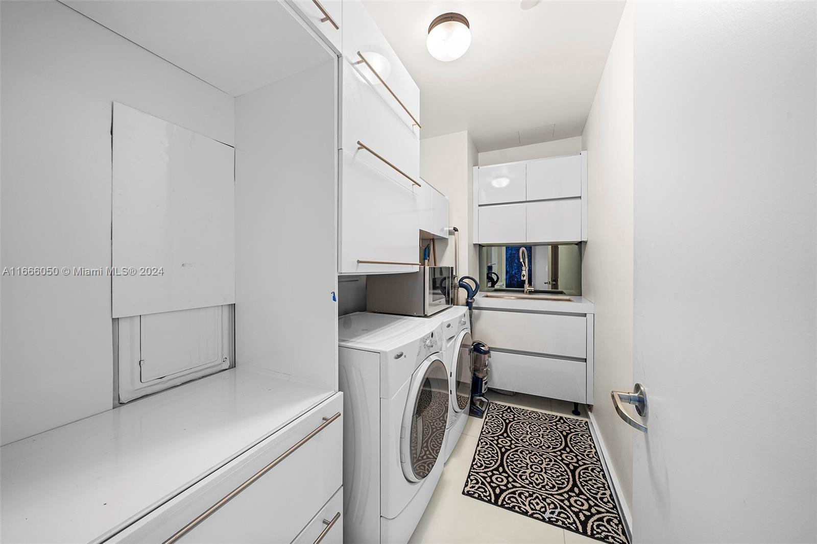 1100 Biscayne Blvd # 6004 Unit: 6003-6004