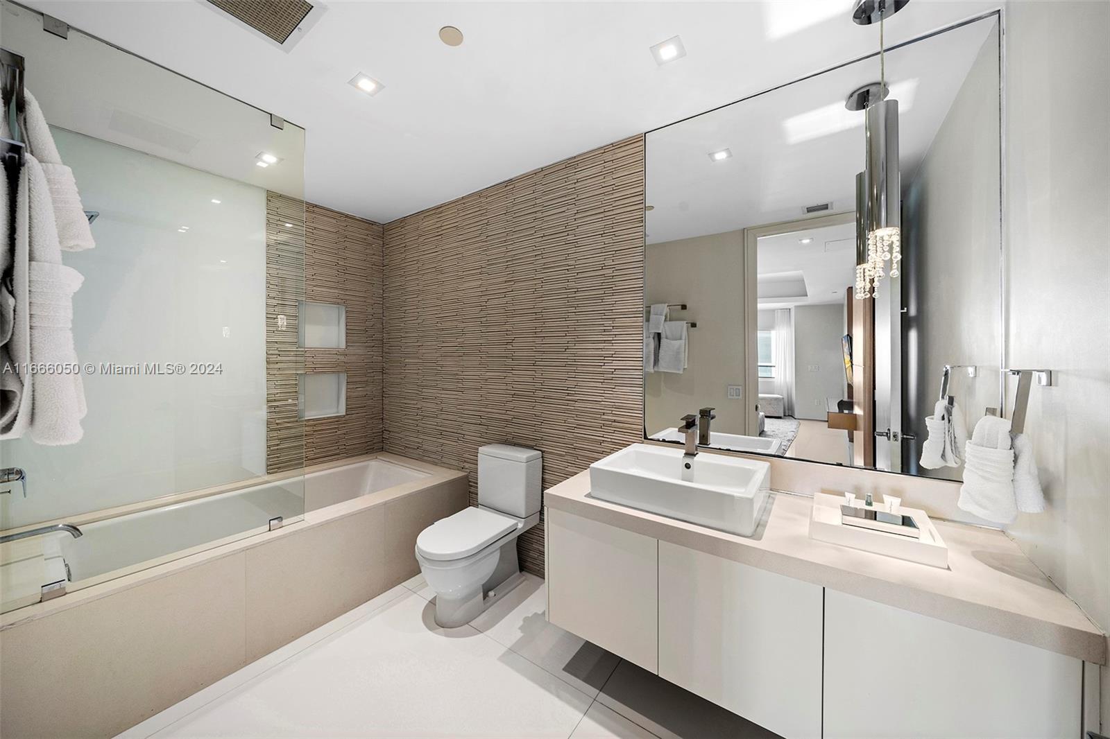 1100 Biscayne Blvd # 6004 Unit: 6003-6004