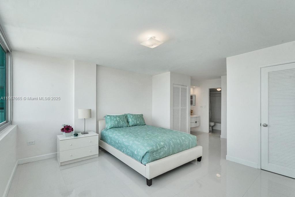 7135 Collins Ave # 1723