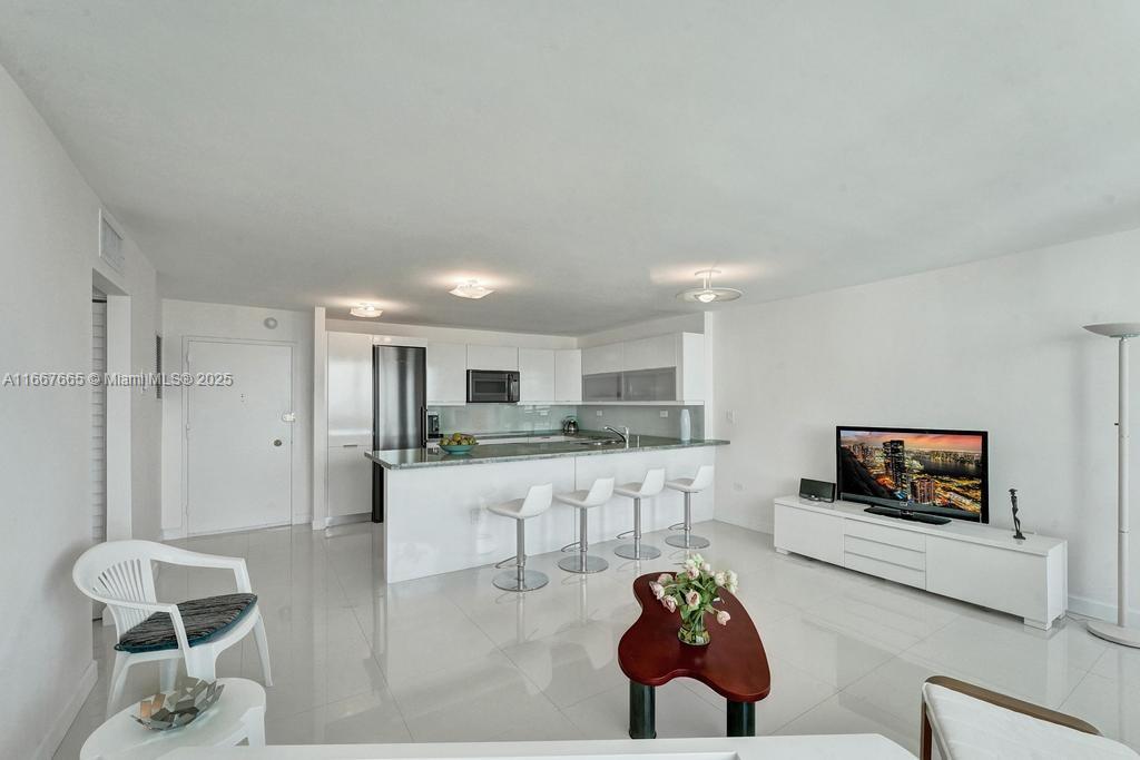 7135 Collins Ave # 1723
