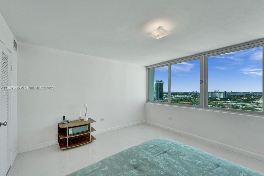 7135 Collins Ave # 1723