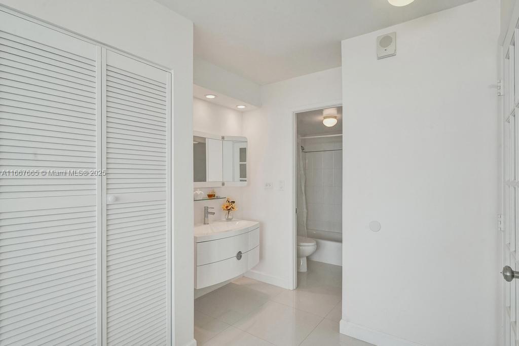 7135 Collins Ave # 1723