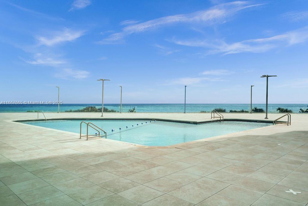 7135 Collins Ave # 1723