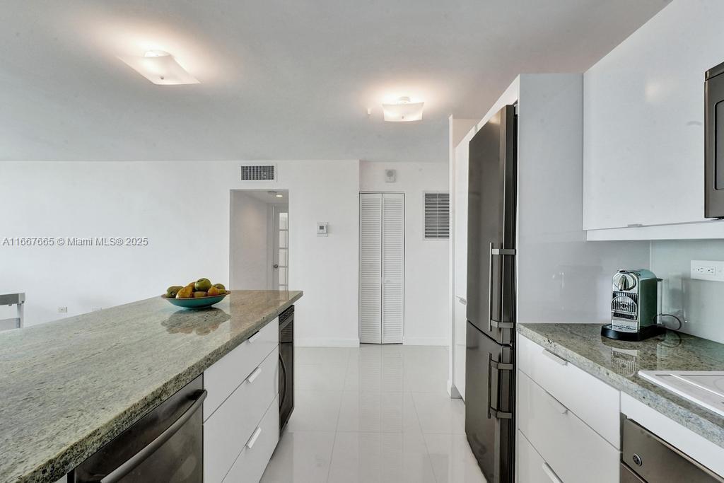 7135 Collins Ave # 1723