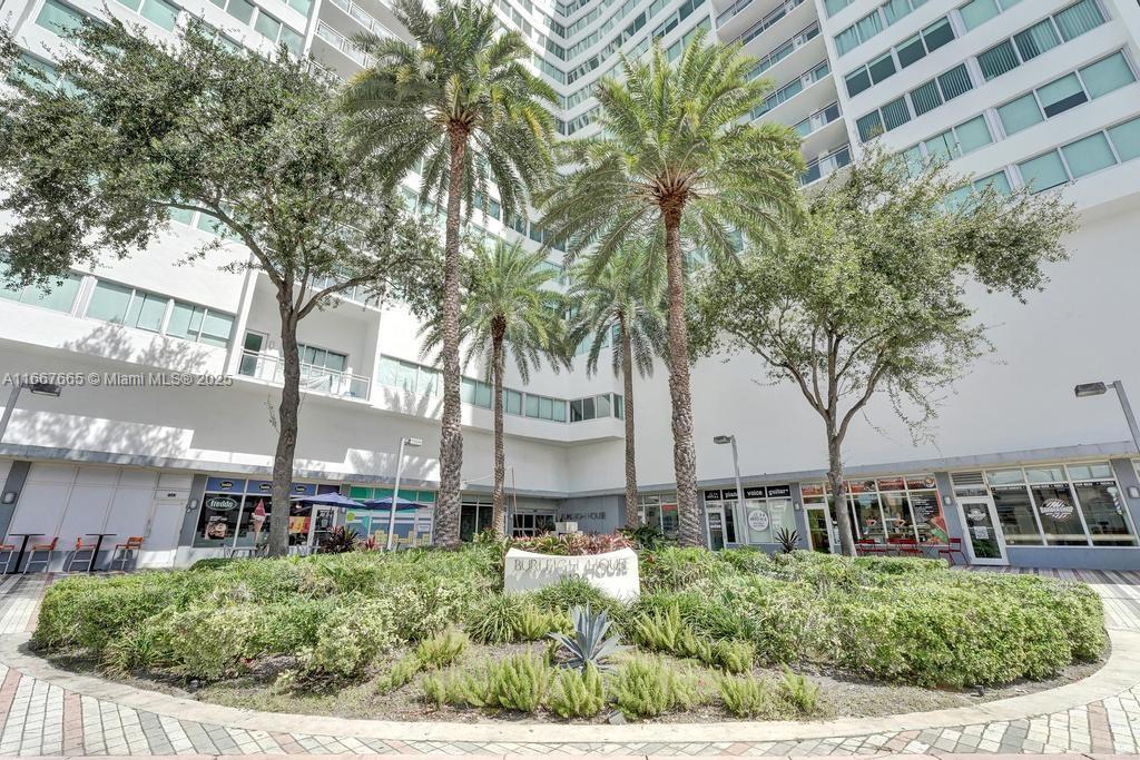 7135 Collins Ave # 1723