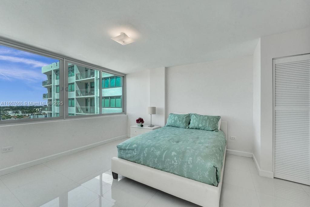 7135 Collins Ave # 1723