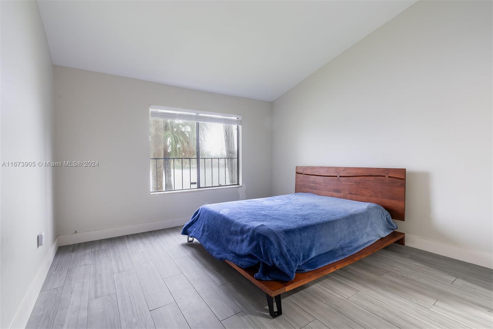 8230 NW 191st St # H Unit: 26-H