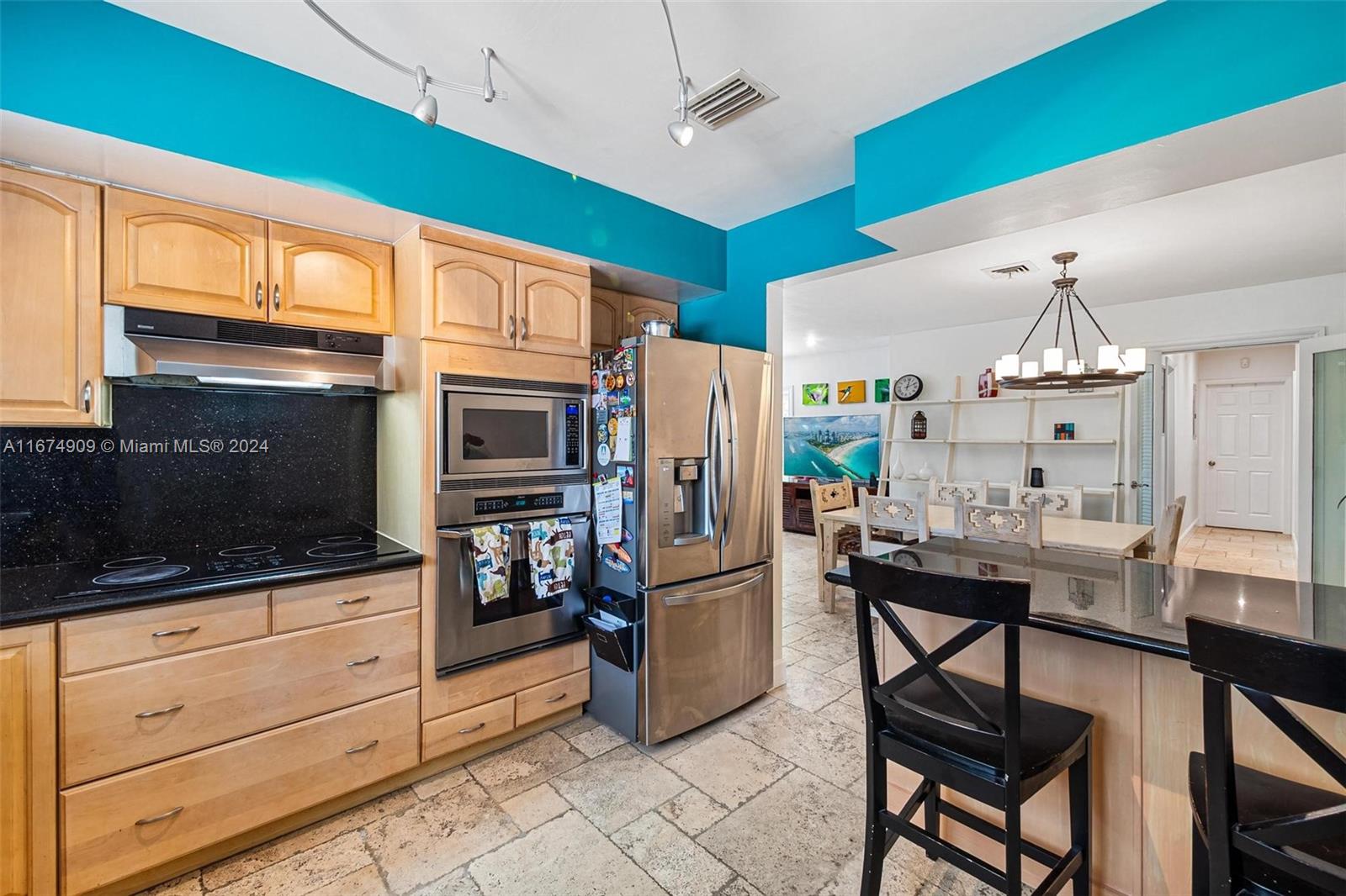 328 Alesio Ave