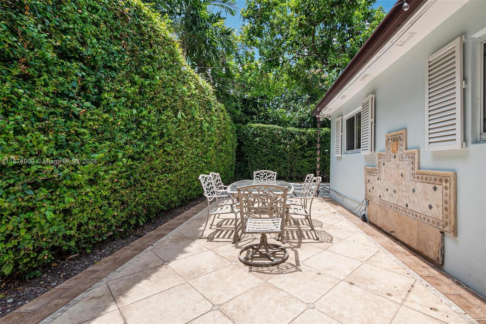 328 Alesio Ave