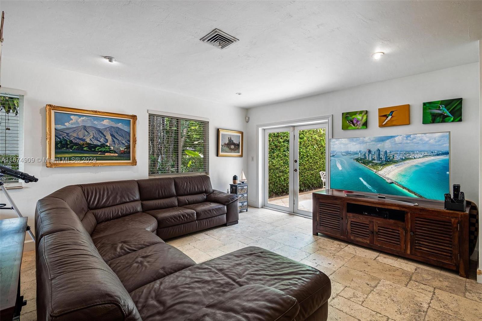 328 Alesio Ave