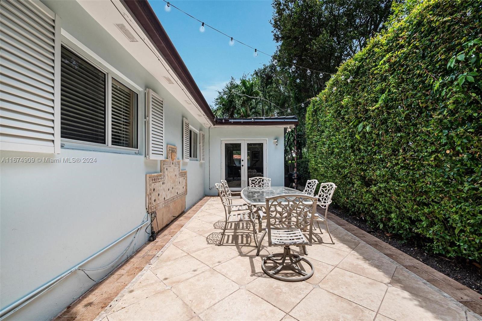 328 Alesio Ave