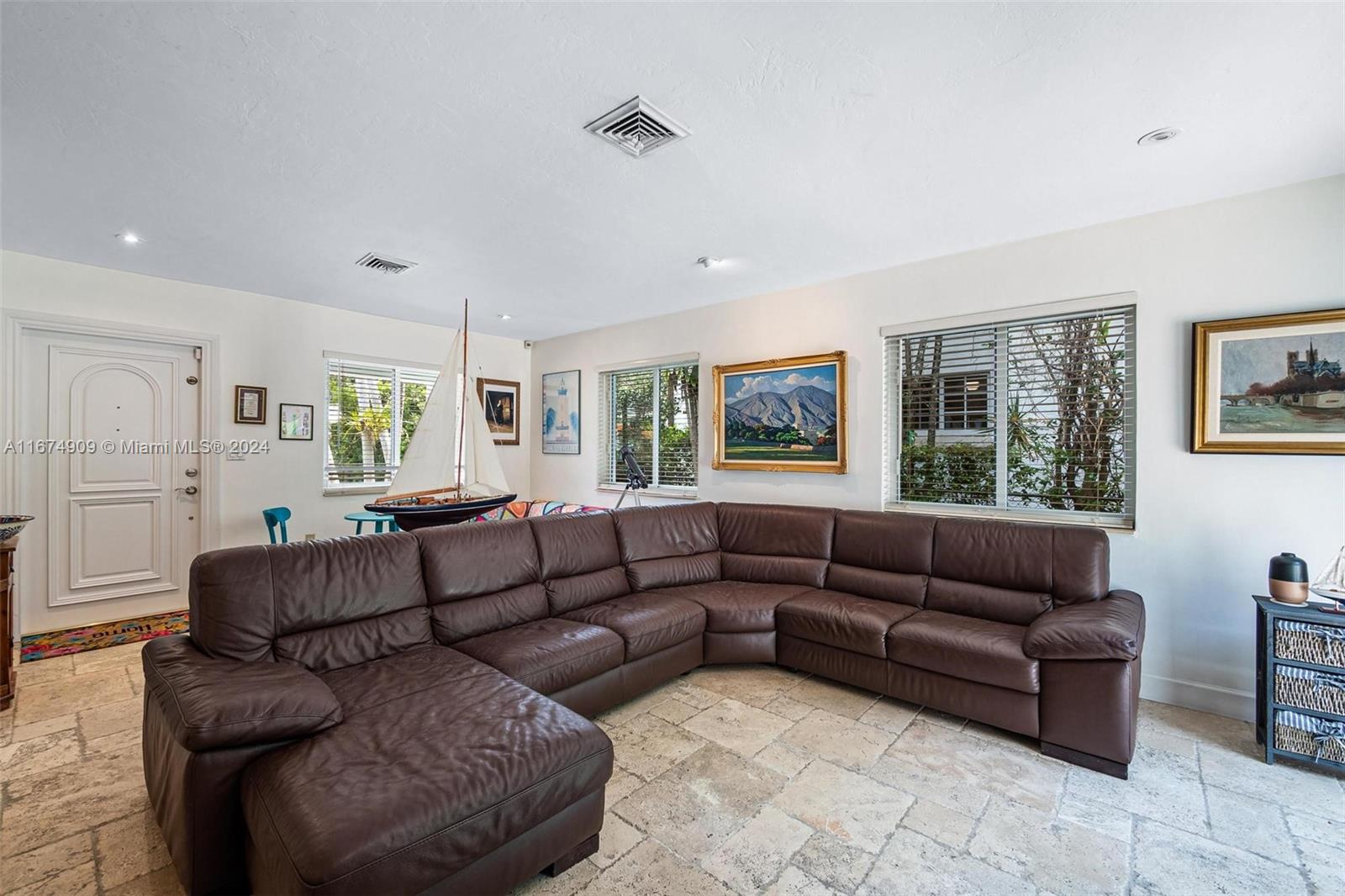 328 Alesio Ave