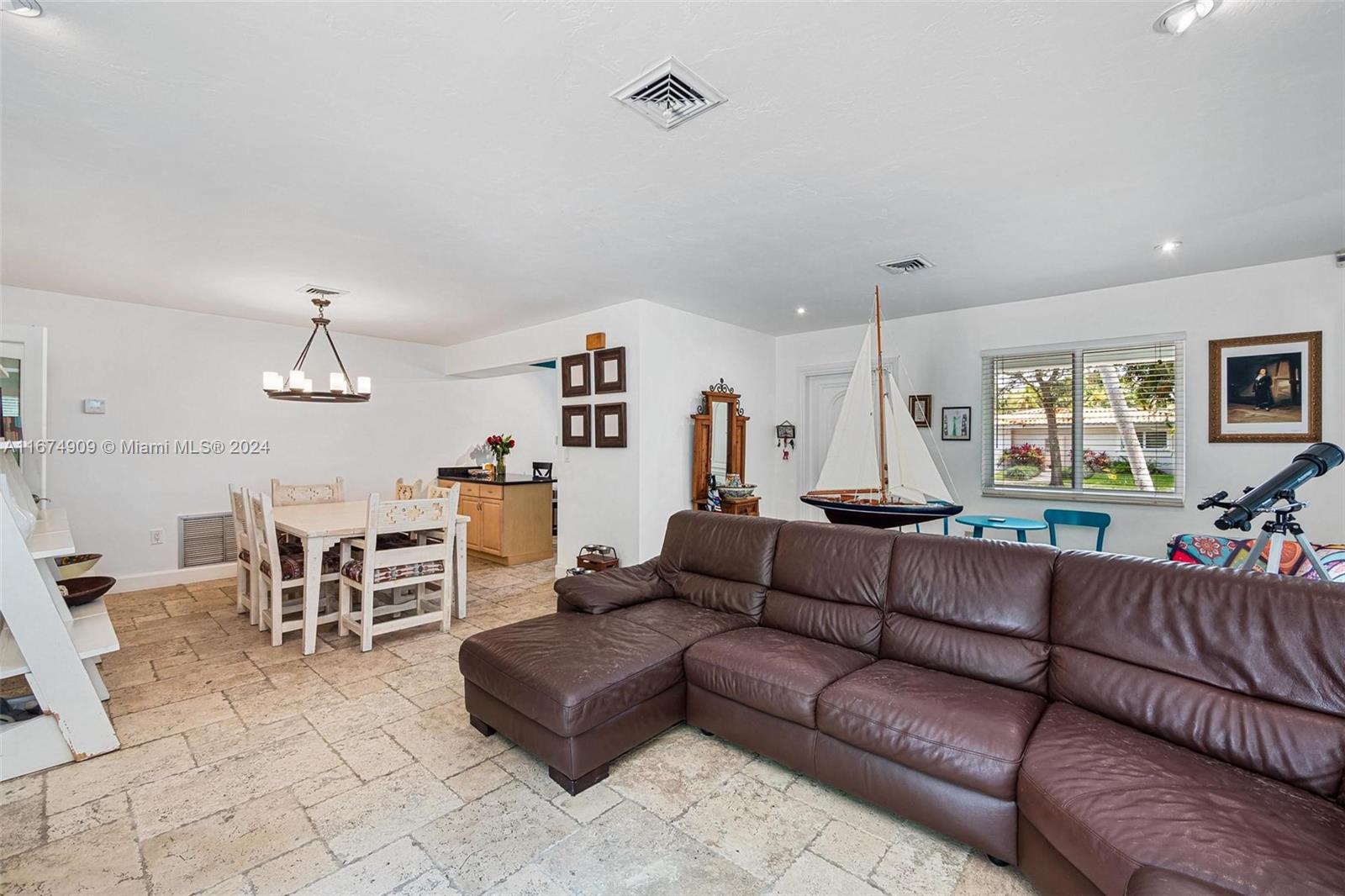 328 Alesio Ave