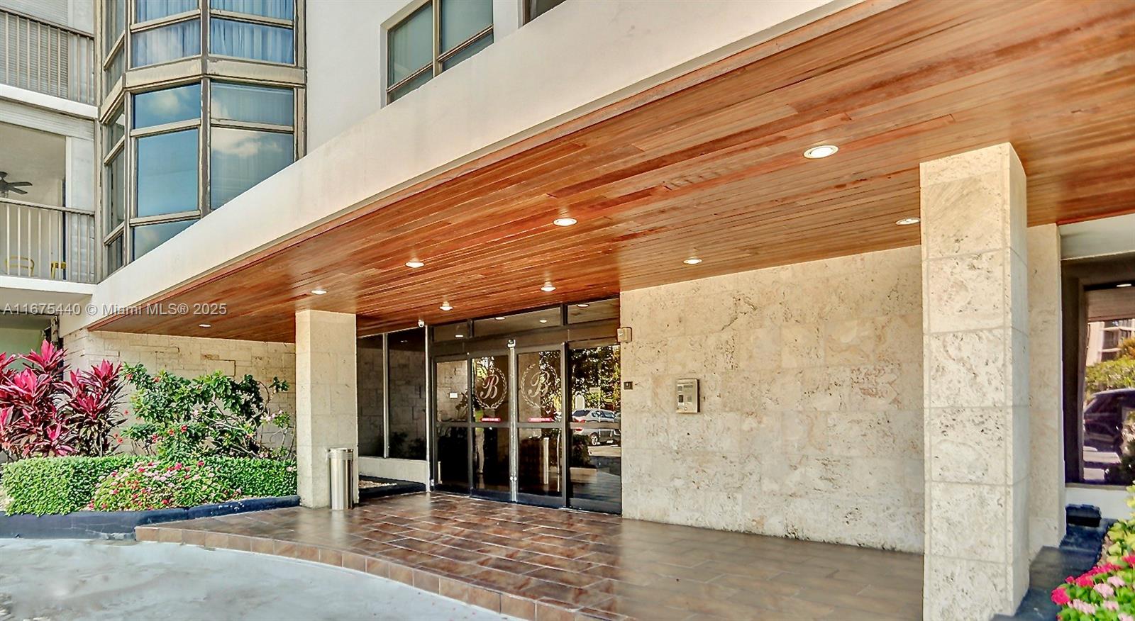 3375 N Country Club Dr # 806