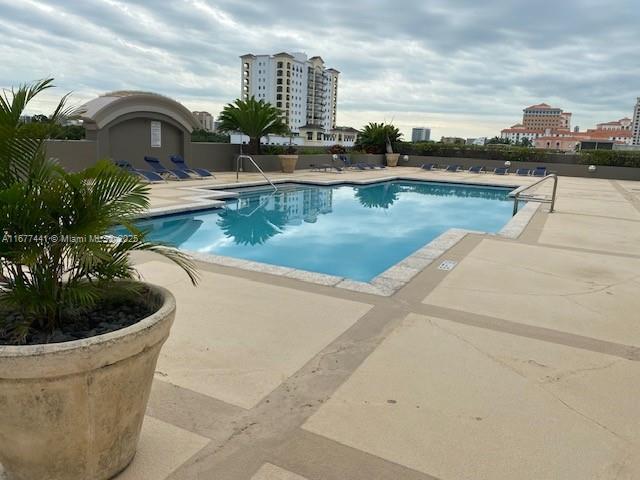 50 Menores Ave # 829