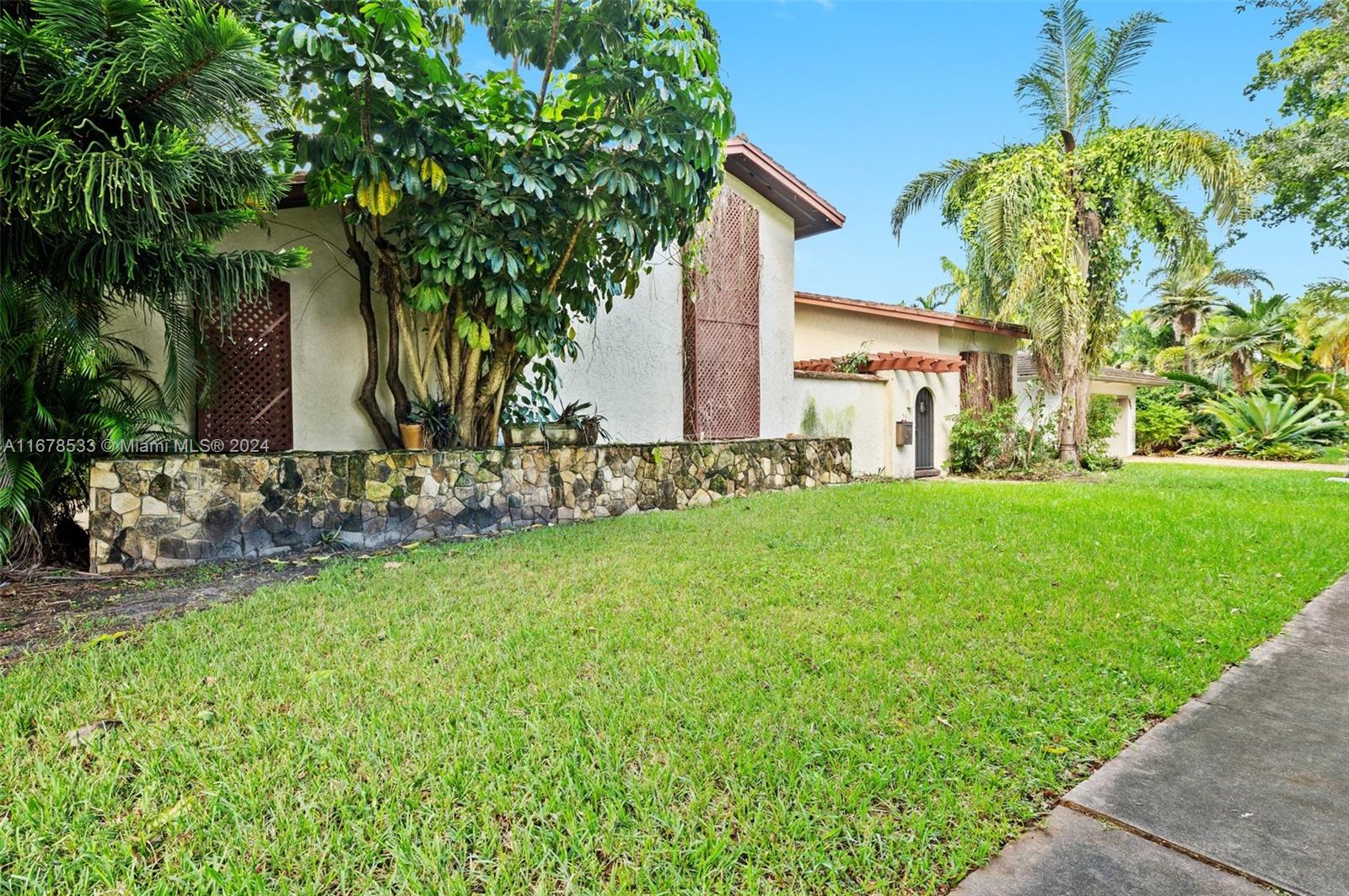 551 Bargello Ave