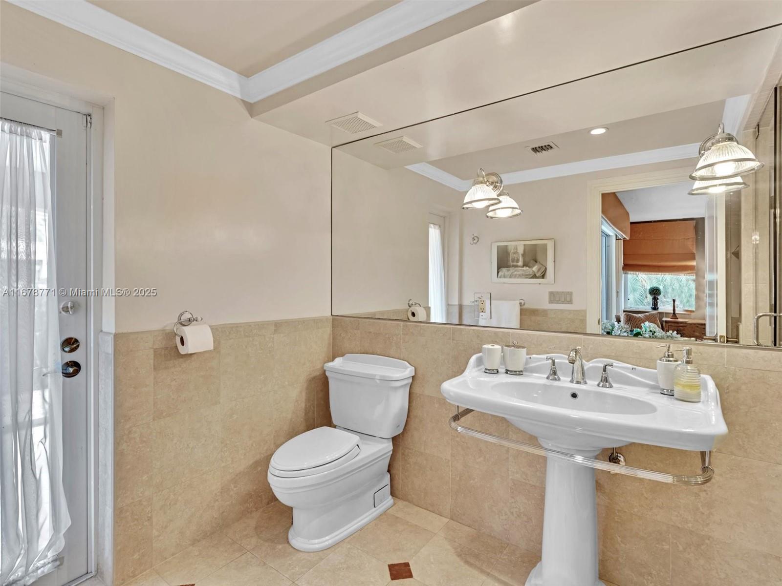 449 Isle Of Palms Dr
