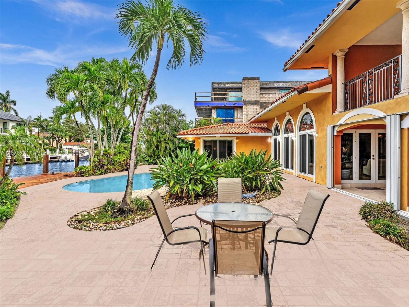 449 Isle Of Palms Dr