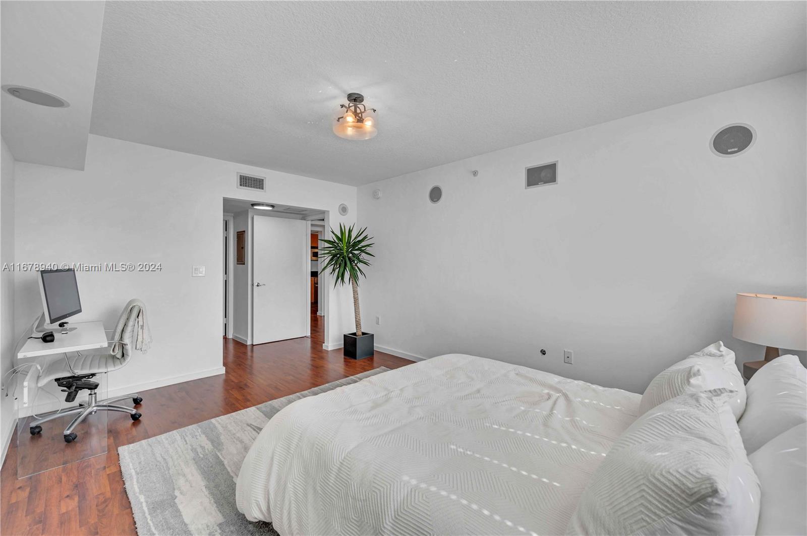 31 SE 5th St # 2309