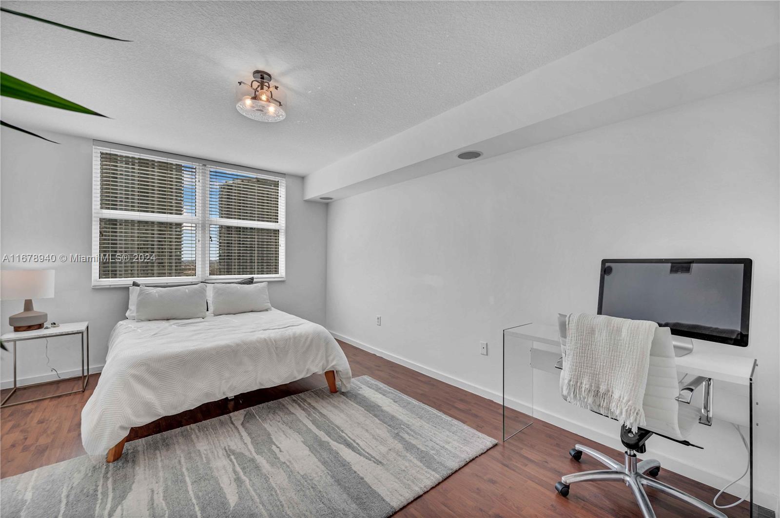 31 SE 5th St # 2309