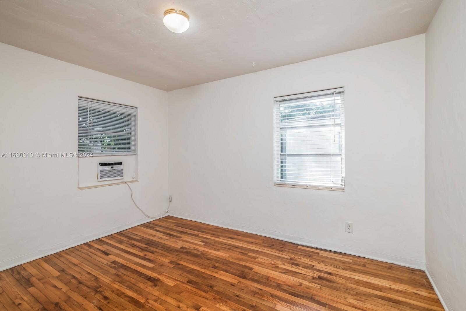 23 Phoenetia Ave # 4
